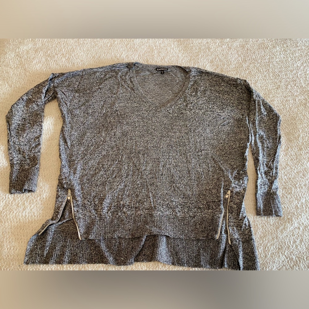 EXPRESS Women’s Gray V-Neck Sweater with Zipper Detail Size Extra Small